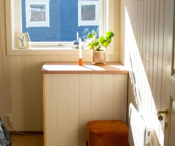 Cosy House With Sunny Terrace, Garden And Fjord View 베르겐