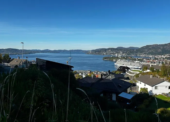 Cosy House With Sunny Terrace, Garden And Fjord View 베르겐