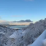 Feriehus Cosy House With Sunny Terrace, Garden And Fjord View Bergen