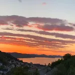 Feriehus Cosy House With Sunny Terrace, Garden And Fjord View Bergen