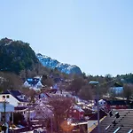 Cosy House With Sunny Terrace, Garden And Fjord View * Bergen