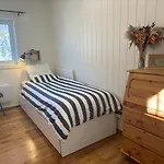 Semesterbostad Cosy House With Sunny Terrace, Garden And Fjord View *