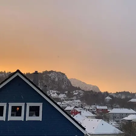 Semesterbostad Cosy House With Sunny Terrace, Garden And Fjord View Bergen