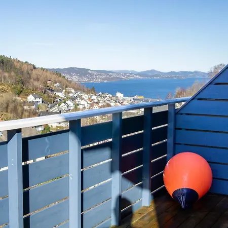 Cosy House With Sunny Terrace, Garden And Fjord View * ベルゲン