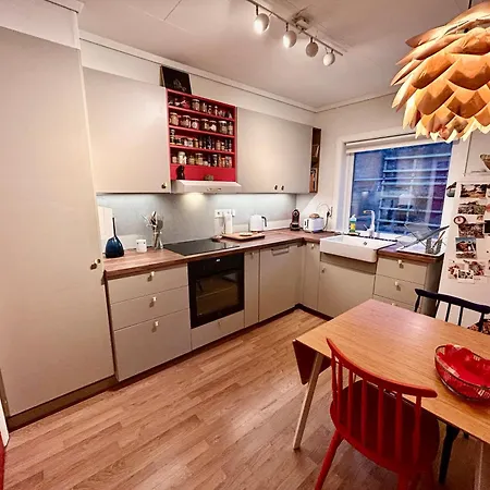 Semesterbostad Cosy House With Sunny Terrace, Garden And Fjord View