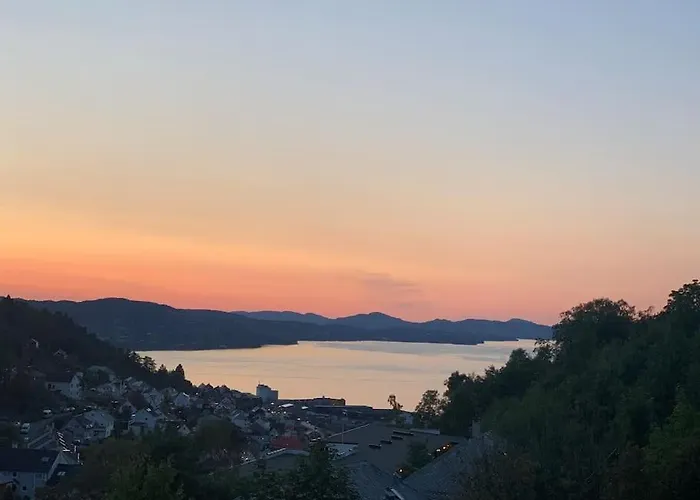 Cosy House With Sunny Terrace, Garden And Fjord View Vakantiehuis Bergen