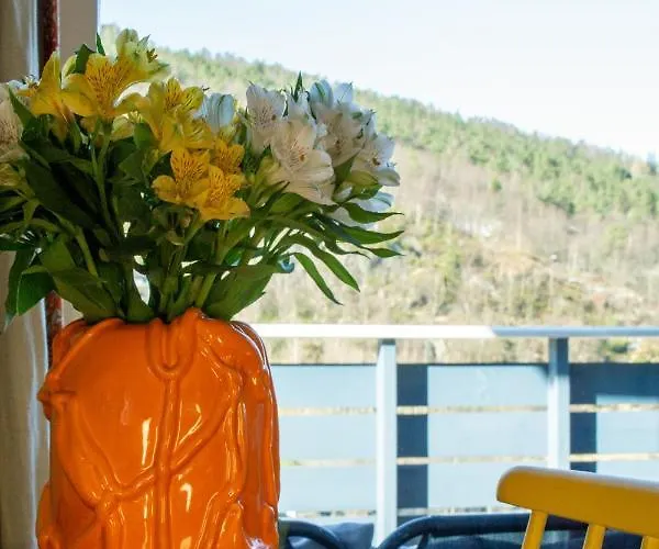 Vakantiehuis Cosy House With Sunny Terrace, Garden And Fjord View