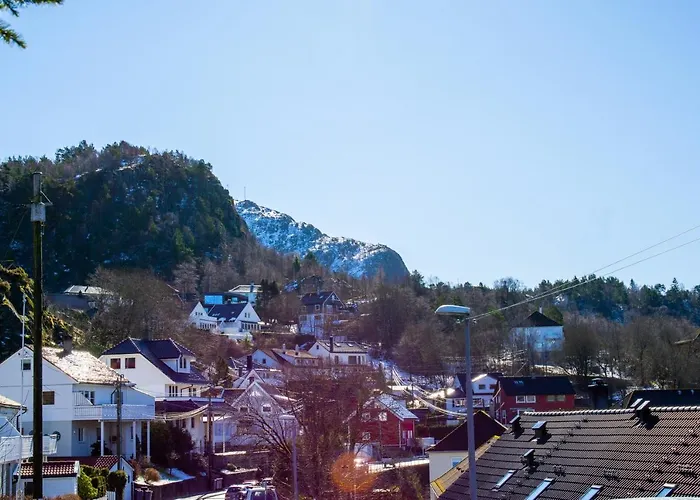 Cosy House With Sunny Terrace, Garden And Fjord View * Μπέργκεν