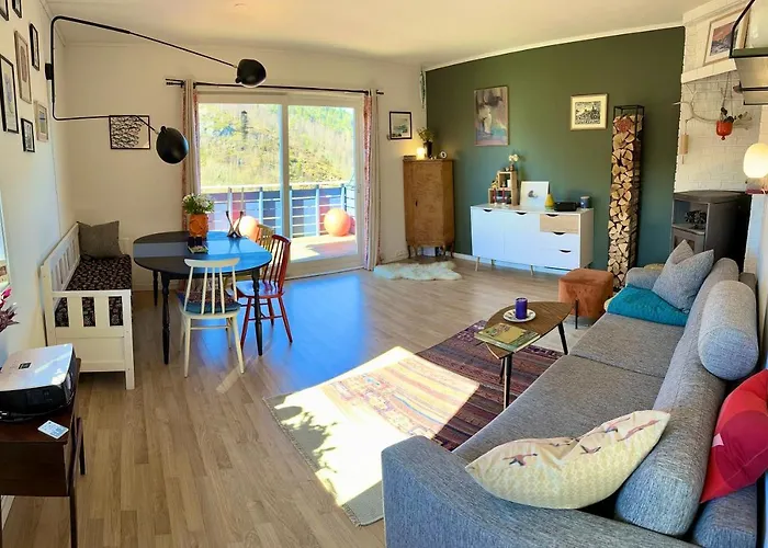 Vakantiehuis Cosy House With Sunny Terrace, Garden And Fjord View Bergen