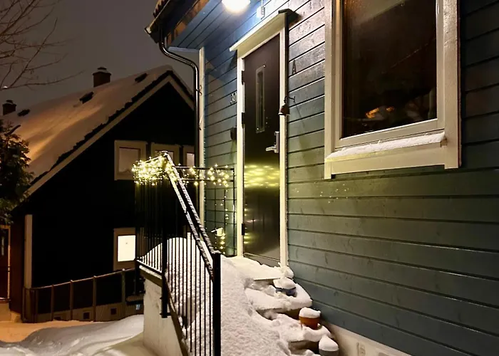 Vakantiehuis Cosy House With Sunny Terrace, Garden And Fjord View